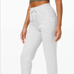 Lululemon Scuba Joggers light heather grey